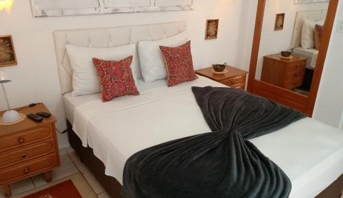 Studio Apartment with One Double Bed