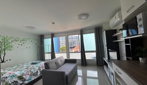 Studio Apartment with Queen Bed