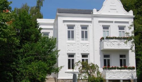 One-Bedroom Apartment with Balcony