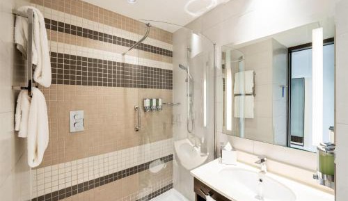 Connecting Queen Family Room with Sofa Bed