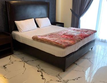 Family Room with Mountain View