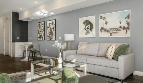 Three-Bedroom Deluxe Apartment