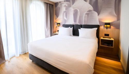 One-Bedroom King Suite with Sofa Bed