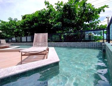 Apartment with Pool View 
