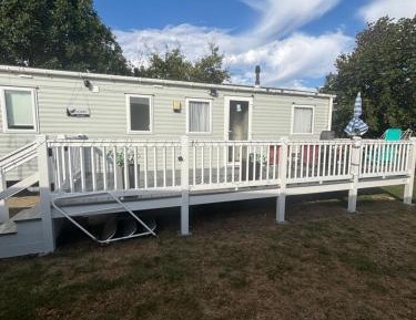 Deluxe Double Room (2 Adults + 1 Child)