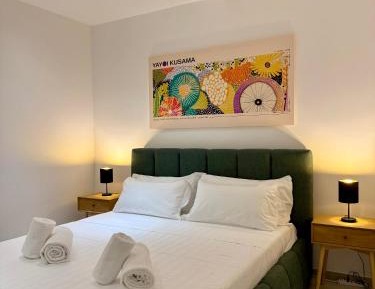 Deluxe One-Bedroom Apartment