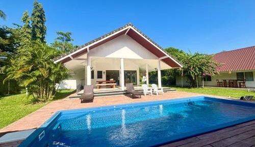 Family Room with Garden View