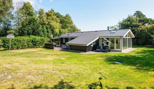 Three-Bedroom Vacation Home 