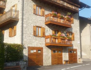 Apartment with Mountain View