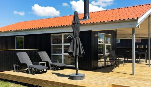 Three-Bedroom Holiday Home 