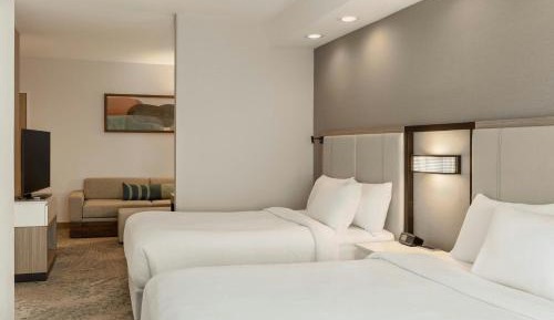 Studio with Two Queen Beds and Adapted Tub - Mobility Accessible