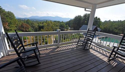 Suite with Mountain View