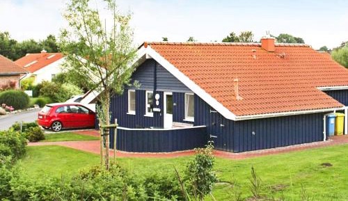 Three-Bedroom Holiday Home 