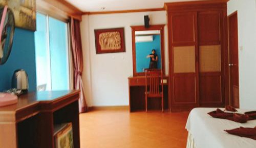 Deluxe Double Room (2 Adults + 1 Child)