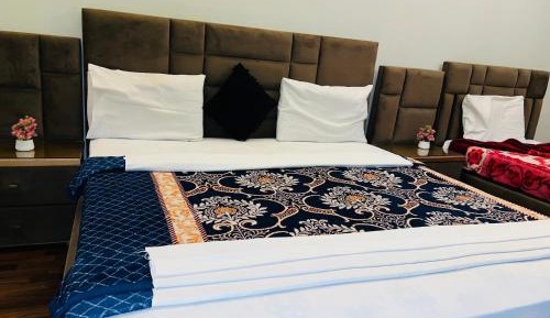 Deluxe Double Room (2 Adults + 1 Child)