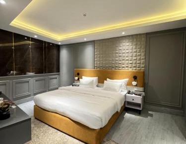 Deluxe Room (2 Adults + 1 Child)