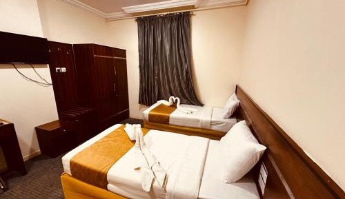 Deluxe Room (2 Adults + 1 Child)