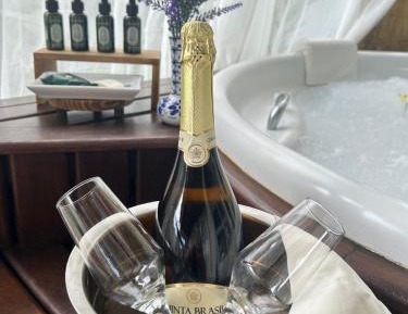 Deluxe Suite with Spa Bath