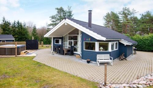 Three-Bedroom Vacation Home 