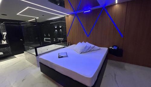 Queen Suite with Spa Bath