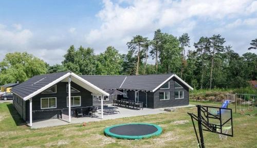 Ten-Bedroom Holiday Home