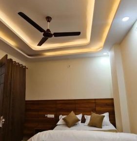 Deluxe Double Room (2 Adults + 1 Child)