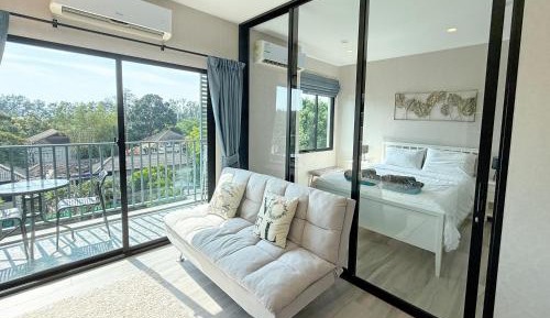 Deluxe One-Bedroom Apartment