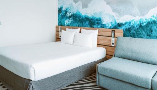 Superior Room with 1 Queensize Bed and a Single Sofa Bed
