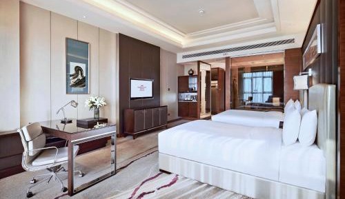 1 King Standard Lounge Access SM