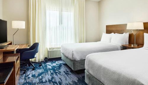 Queen Room with Two Queen Beds and Adapted Tub - Mobility Accessible