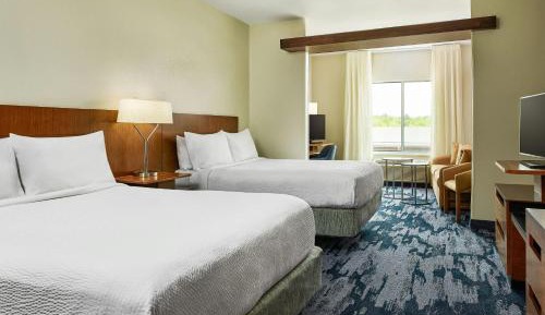 Large Queen Room with Sofa Bed and Tub - Mobility Accessible