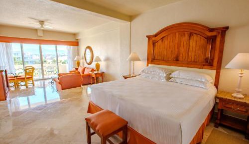 Junior Suite Deluxe with Ocean View (2 Adults + 1 Child)