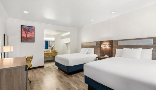 Queen Room with Two Queen Beds - Non-Smoking