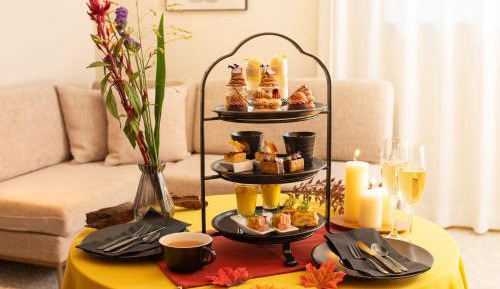 Deluxe Room 1 King Bed River Side Balcony - Non-Smoking