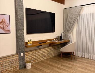 Suite with Garden View