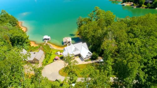 Six-Bedroom Apartment