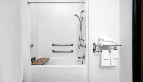 Suite - Disability Access/Non-Smoking