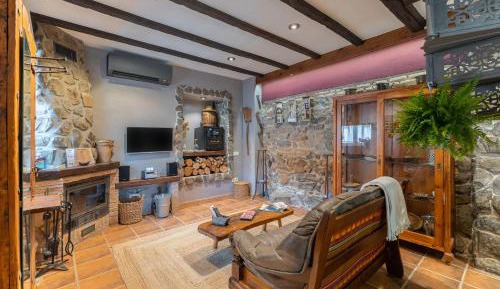 Superior One-Bedroom Apartment