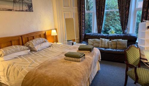 Classic Triple Room with Shared Bathroom