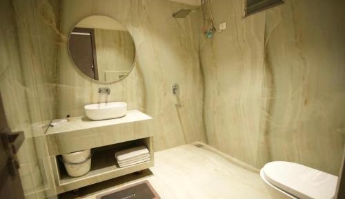 Deluxe Double Room (2 Adults + 1 Child)