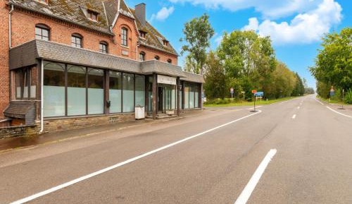 Nine-Bedroom Holiday Home