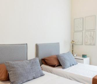 Deluxe One-Bedroom Apartment