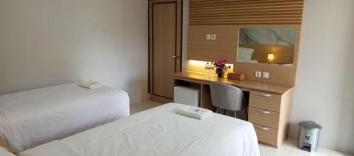 Twin Room with Private Bathroom