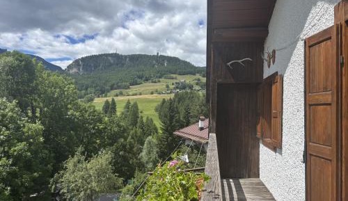 Apartment with Mountain View