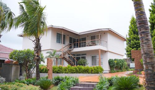 Villa with Garden View