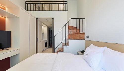 Standard Queen (Breakfast not included)