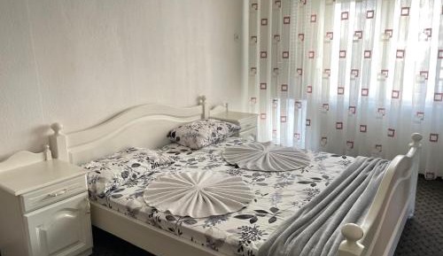 Deluxe Room (2 Adults + 1 Child)