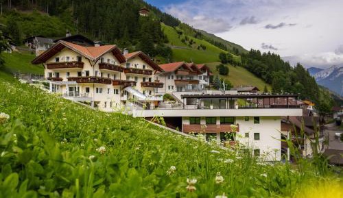 One-Bedroom Apartment with Balcony