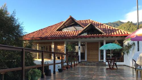 Deluxe Double Room (2 Adults + 1 Child)