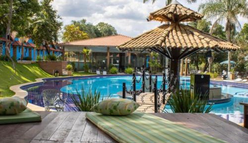 Deluxe One-Bedroom Apartment